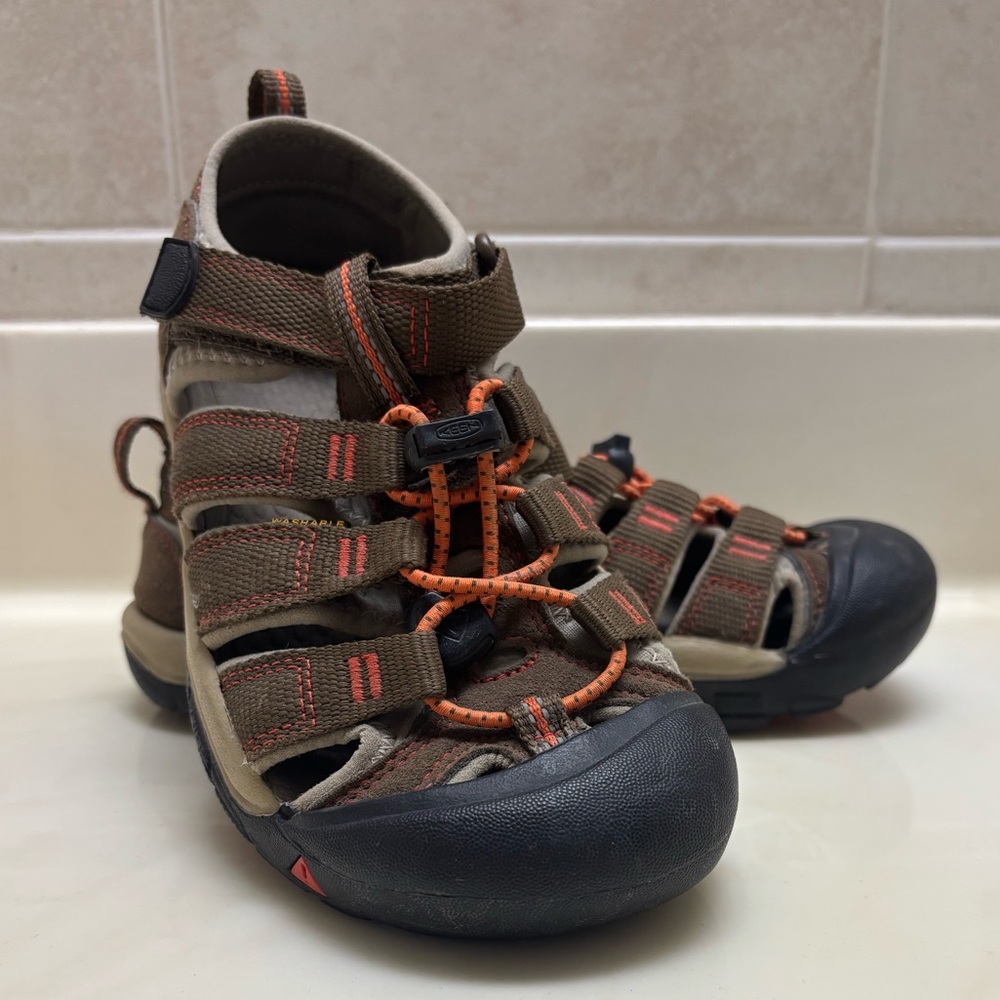 KEEN H2 Newport Sandals Kids Size 2 Brown Water Shoe Rubber Toe Orange Laces